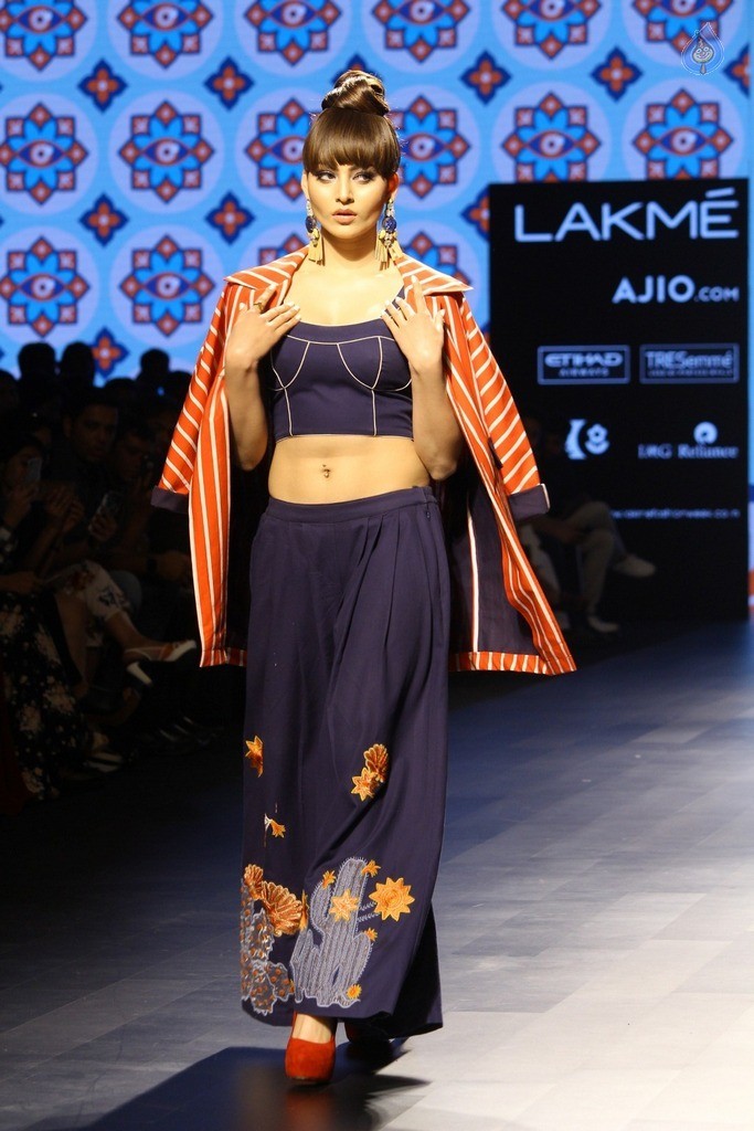 Urvashi Rautela at LFW Summer 2017 - 34 / 37 photos