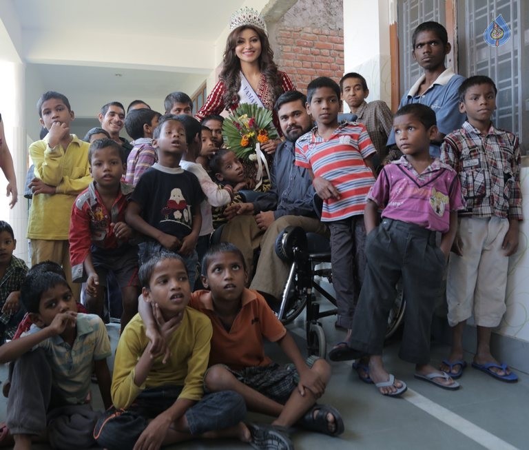 Urvashi Rautela Celebrates Children Day - 2 / 6 photos