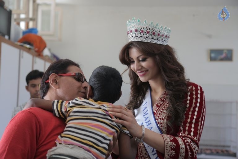 Urvashi Rautela Celebrates Children Day - 3 / 6 photos