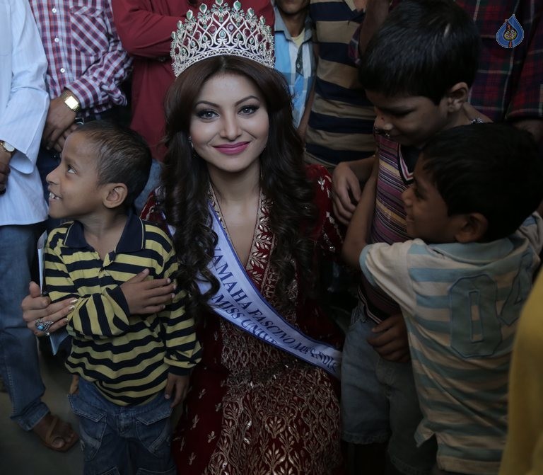 Urvashi Rautela Celebrates Children Day - 6 / 6 photos