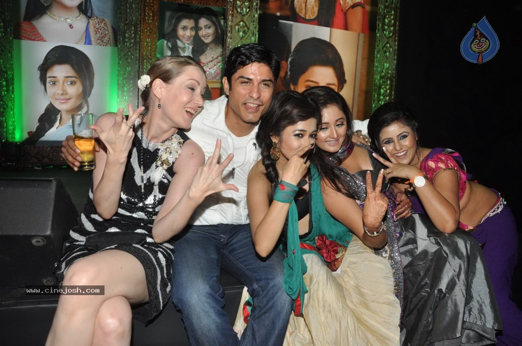 UTTARAN Serial 1000 Episodes Completion Party - 16 / 71 photos