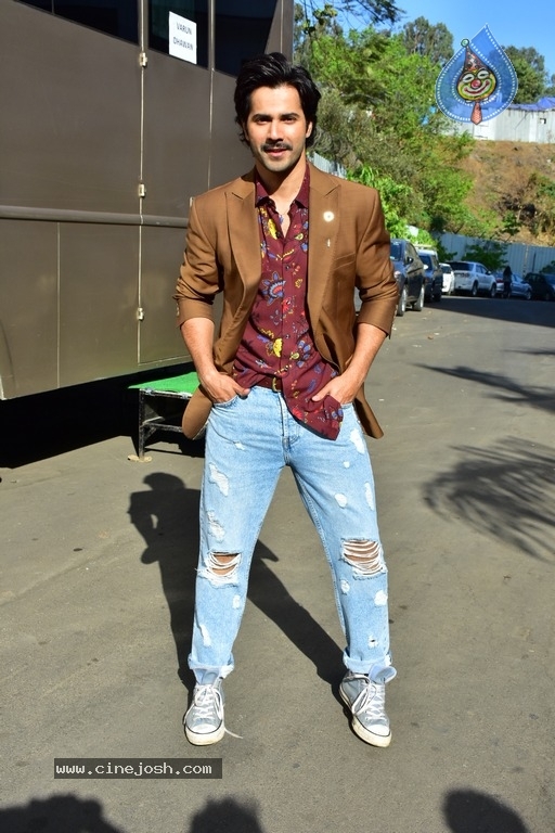 Varun Dhawan Spotted On Set Of Super Dancer Chapter 2 - 9 / 11 photos