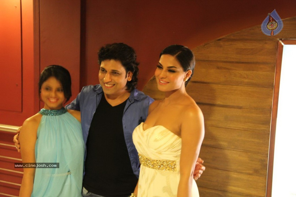 Veena Malik at Zindagi 50 50 Premiere - 2 / 29 photos