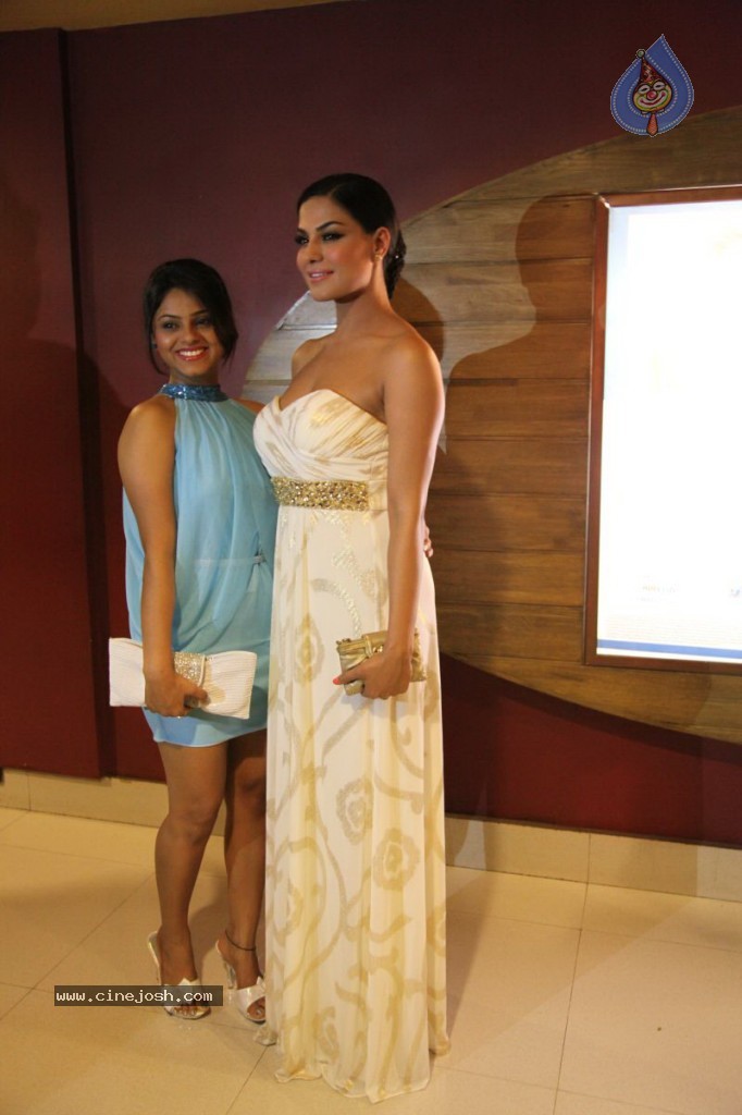 Veena Malik at Zindagi 50 50 Premiere - 20 / 29 photos