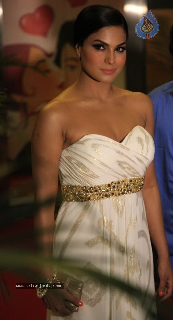 Veena Malik at Zindagi 50 50 Premiere - 24 / 29 photos