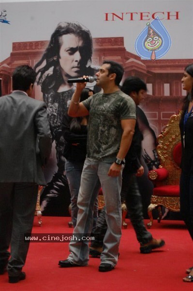 Veer At Salman Khan Conquers Suburban Mall And Hosts his Darbar Stills - 1 / 46 photos