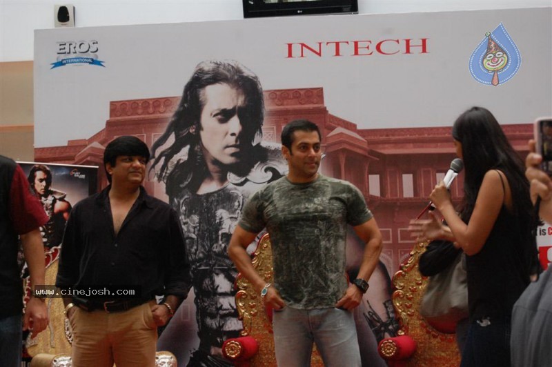 Veer At Salman Khan Conquers Suburban Mall And Hosts his Darbar Stills - 6 / 46 photos