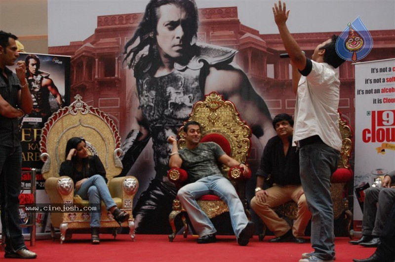 Veer At Salman Khan Conquers Suburban Mall And Hosts his Darbar Stills - 9 / 46 photos