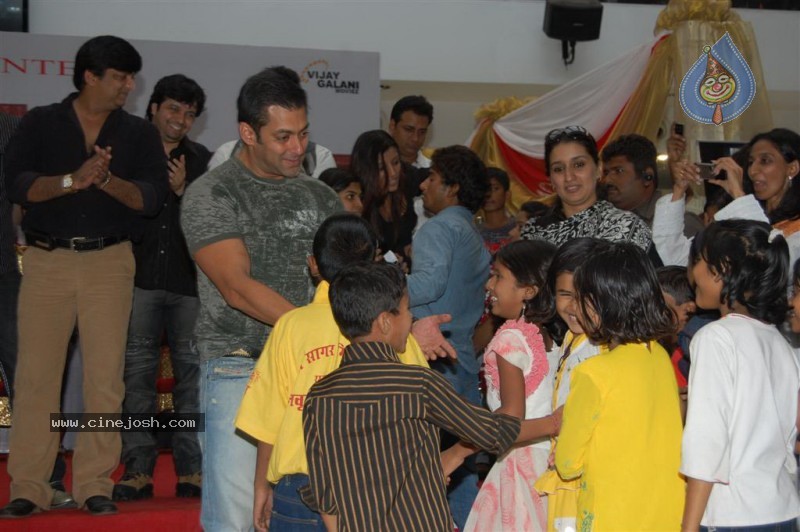 Veer At Salman Khan Conquers Suburban Mall And Hosts his Darbar Stills - 10 / 46 photos