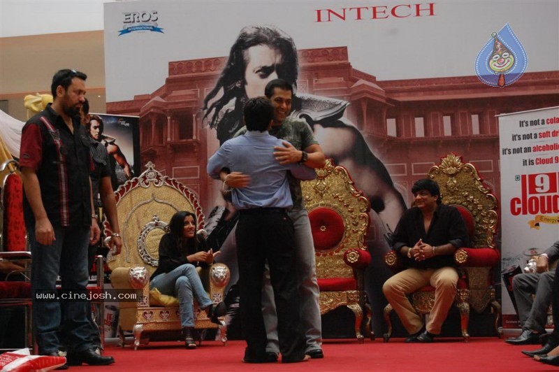 Veer At Salman Khan Conquers Suburban Mall And Hosts his Darbar Stills - 20 / 46 photos