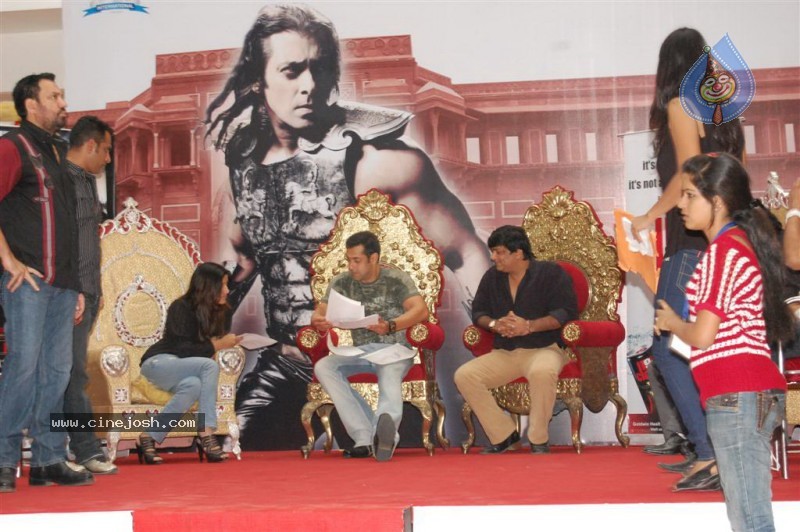 Veer At Salman Khan Conquers Suburban Mall And Hosts his Darbar Stills - 23 / 46 photos