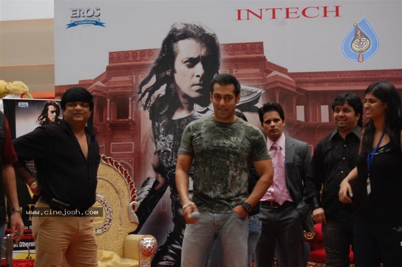 Veer At Salman Khan Conquers Suburban Mall And Hosts his Darbar Stills - 26 / 46 photos