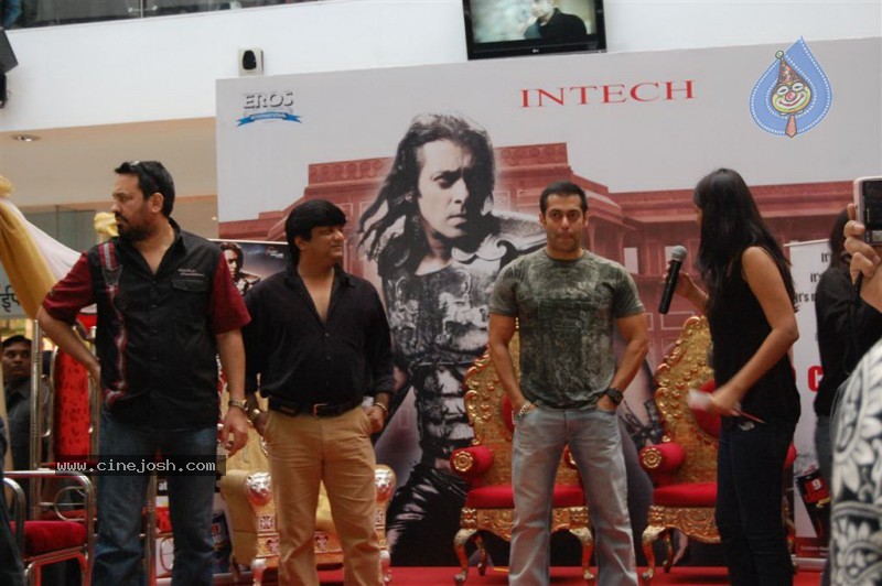 Veer At Salman Khan Conquers Suburban Mall And Hosts his Darbar Stills - 46 / 46 photos