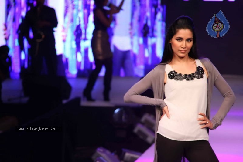 Vero Moda Fashion Show at Race Course Club - 40 / 66 photos