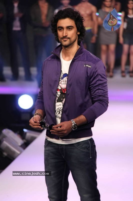 Vero Moda Fashion Show at Race Course Club - 64 / 66 photos