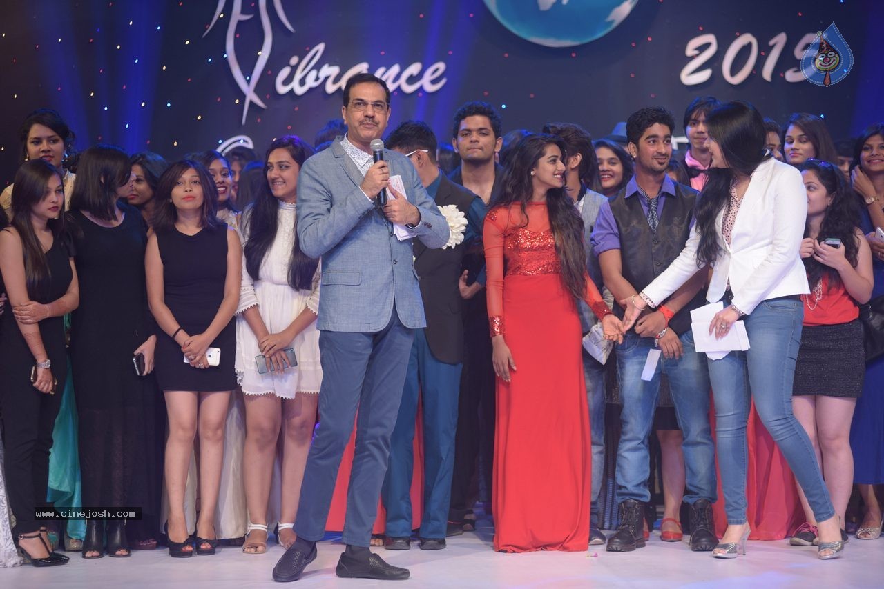Vibrance 2015 Fashion Show - 20 / 62 photos