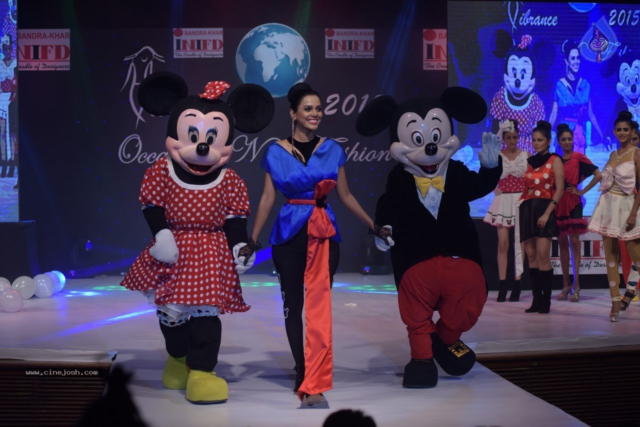 Vibrance 2015 Fashion Show - 31 / 62 photos