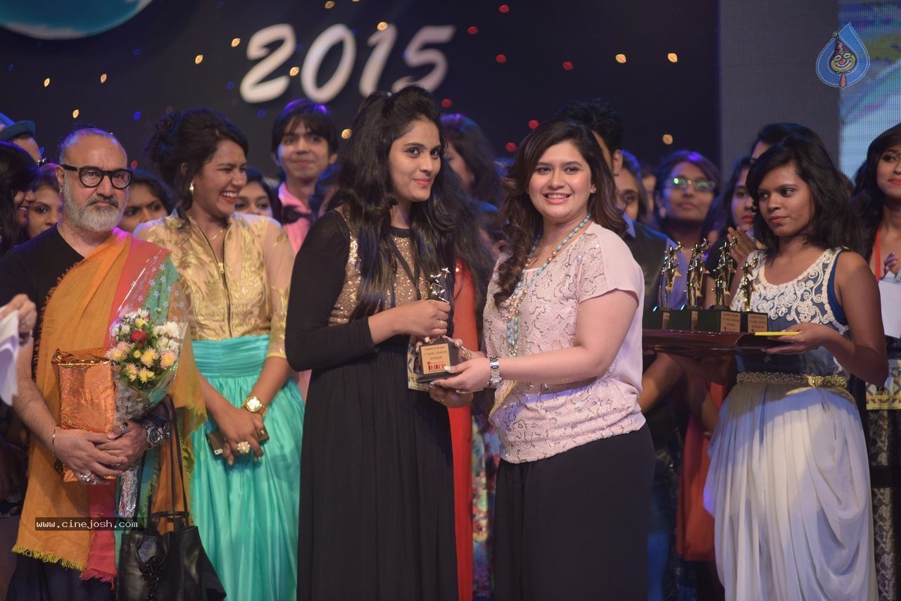 Vibrance 2015 Fashion Show - 47 / 62 photos