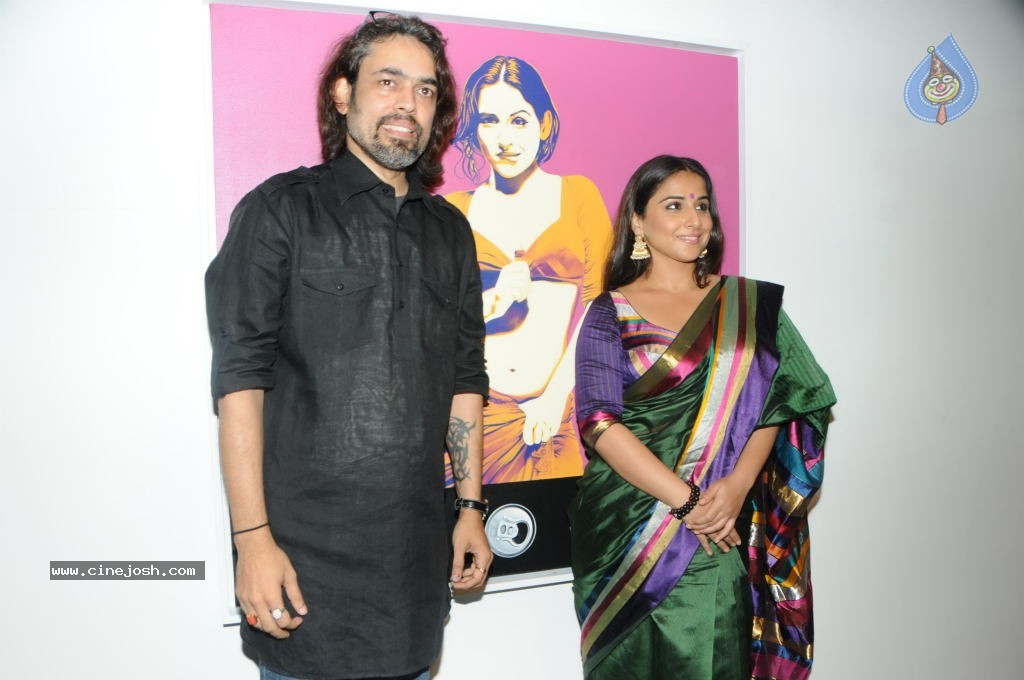 Vidya Balan at Andy Pop Inspired Painting Exhibition - 1 / 21 photos