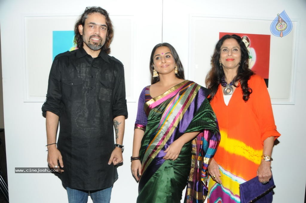 Vidya Balan at Andy Pop Inspired Painting Exhibition - 3 / 21 photos
