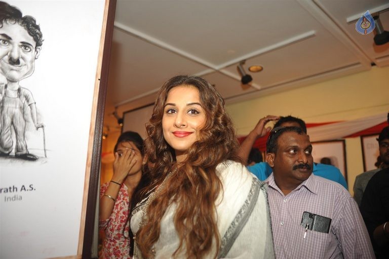 Vidya Balan at Chaplin Lines Exhibition Launch - 11 / 37 photos