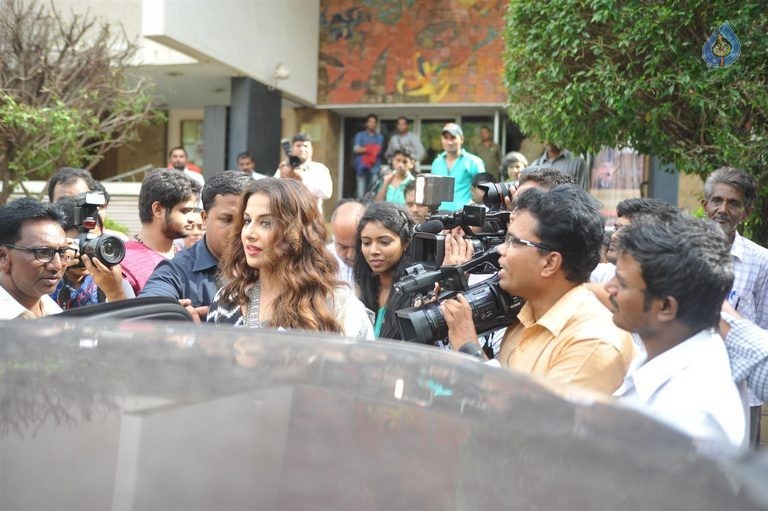 Vidya Balan at Chaplin Lines Exhibition Launch - 29 / 37 photos