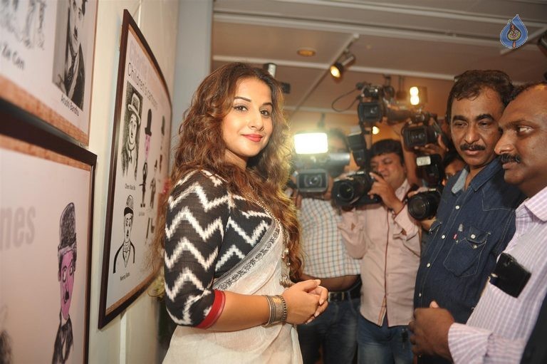 Vidya Balan at Chaplin Lines Exhibition Launch - 31 / 37 photos