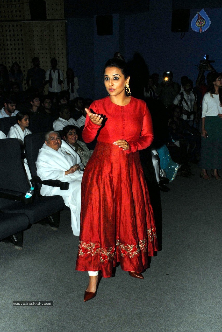 Vidya Balan at Cultural Hub Event - 22 / 39 photos