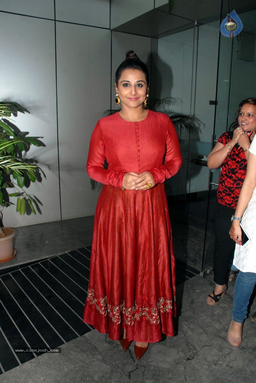Vidya Balan at Cultural Hub Event - 23 / 39 photos