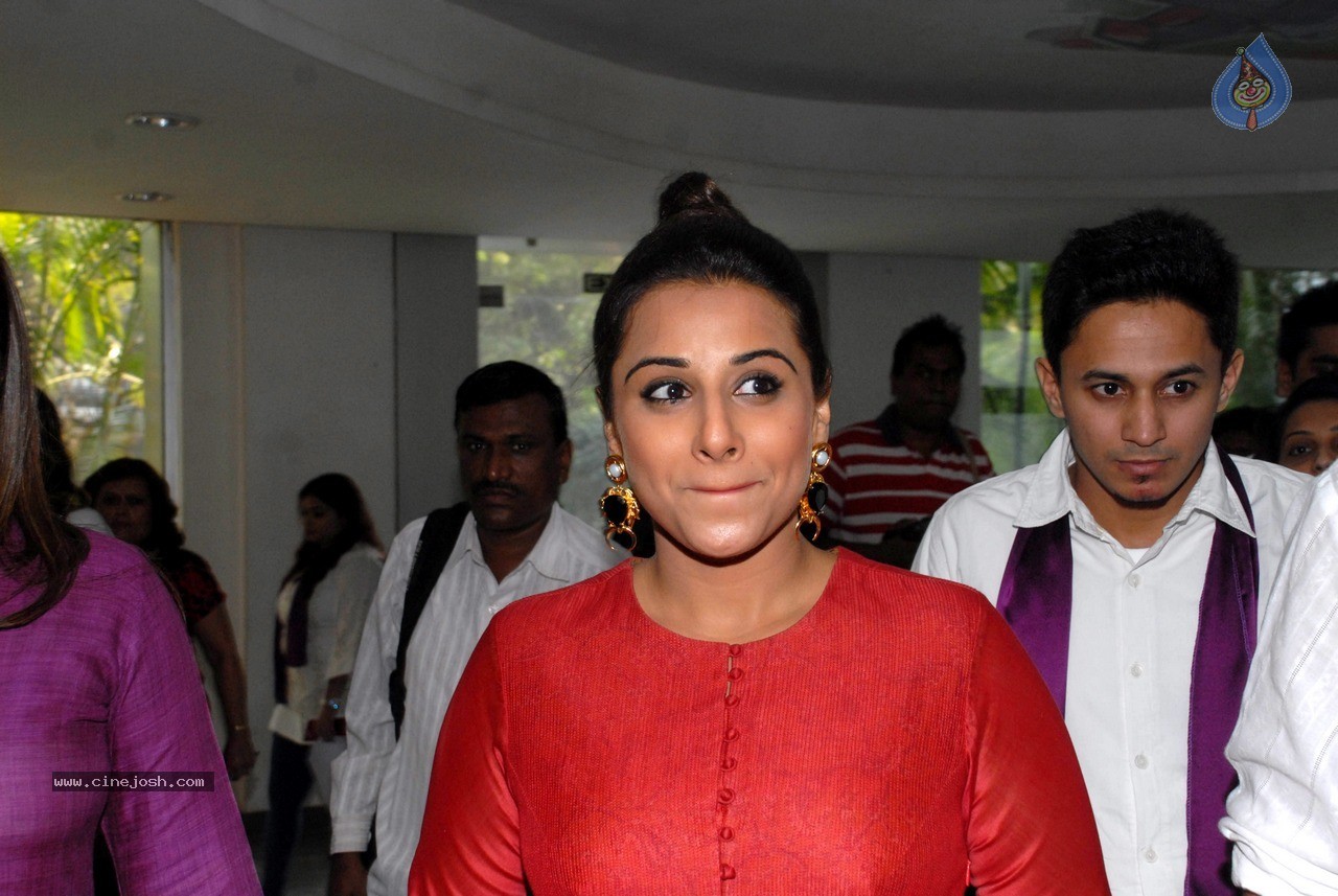 Vidya Balan at Cultural Hub Event - 33 / 39 photos