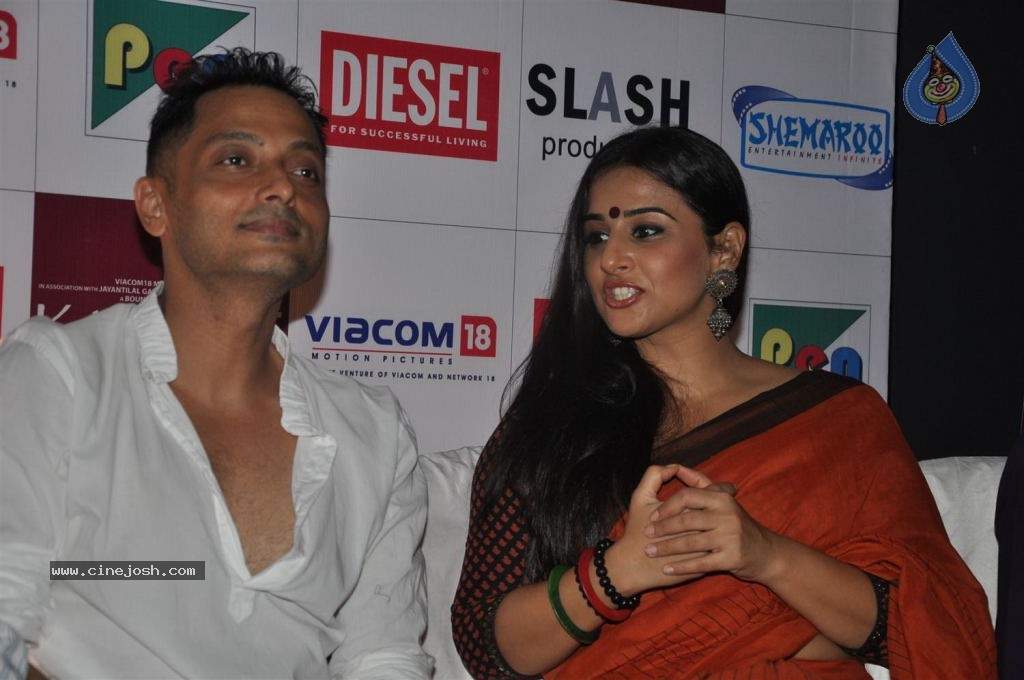 Vidya Balan at Kahaani DVD Launch - 2 / 71 photos