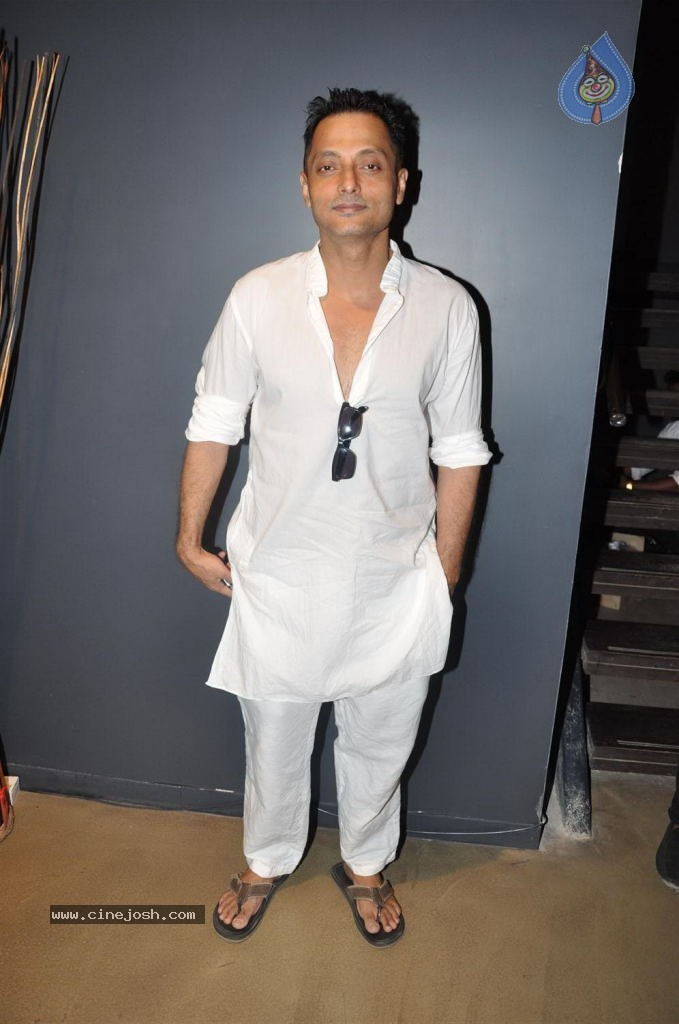 Vidya Balan at Kahaani DVD Launch - 6 / 71 photos