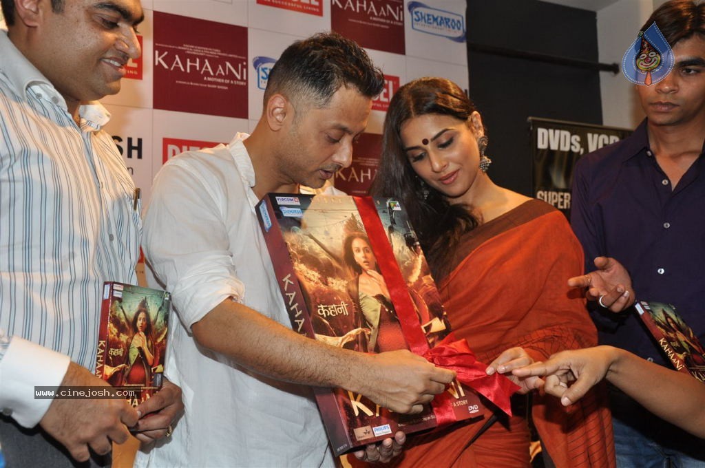 Vidya Balan at Kahaani DVD Launch - 11 / 71 photos