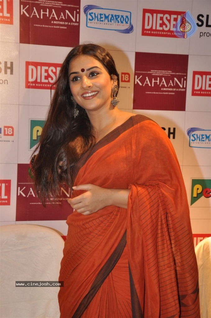 Vidya Balan at Kahaani DVD Launch - 25 / 71 photos