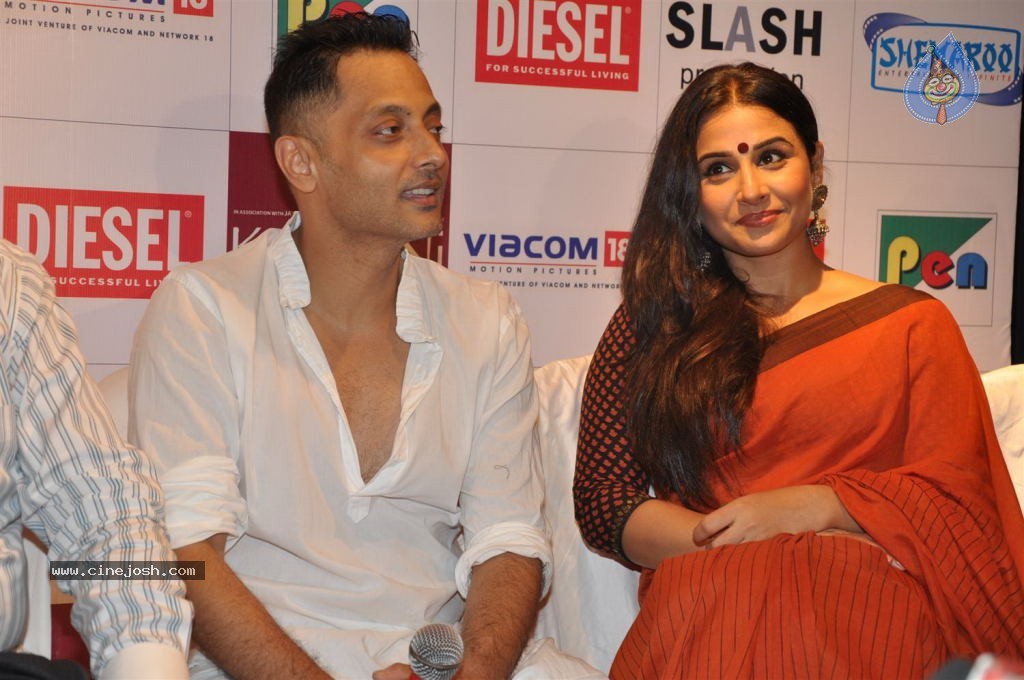 Vidya Balan at Kahaani DVD Launch - 41 / 71 photos