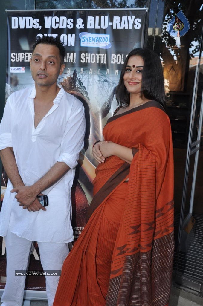 Vidya Balan at Kahaani DVD Launch - 46 / 71 photos