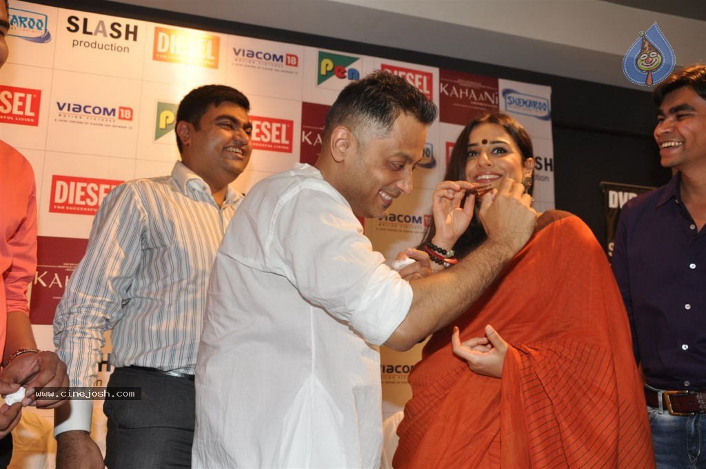 Vidya Balan at Kahaani DVD Launch - 51 / 71 photos