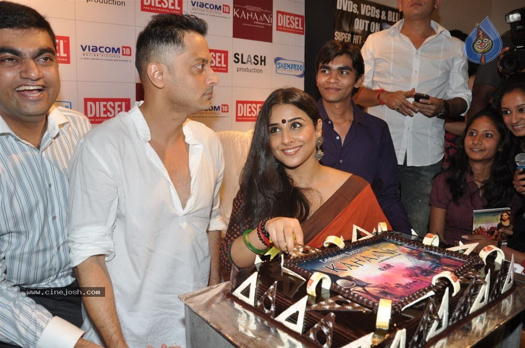 Vidya Balan at Kahaani DVD Launch - 55 / 71 photos