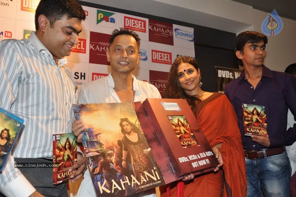 Vidya Balan at Kahaani DVD Launch - 58 / 71 photos