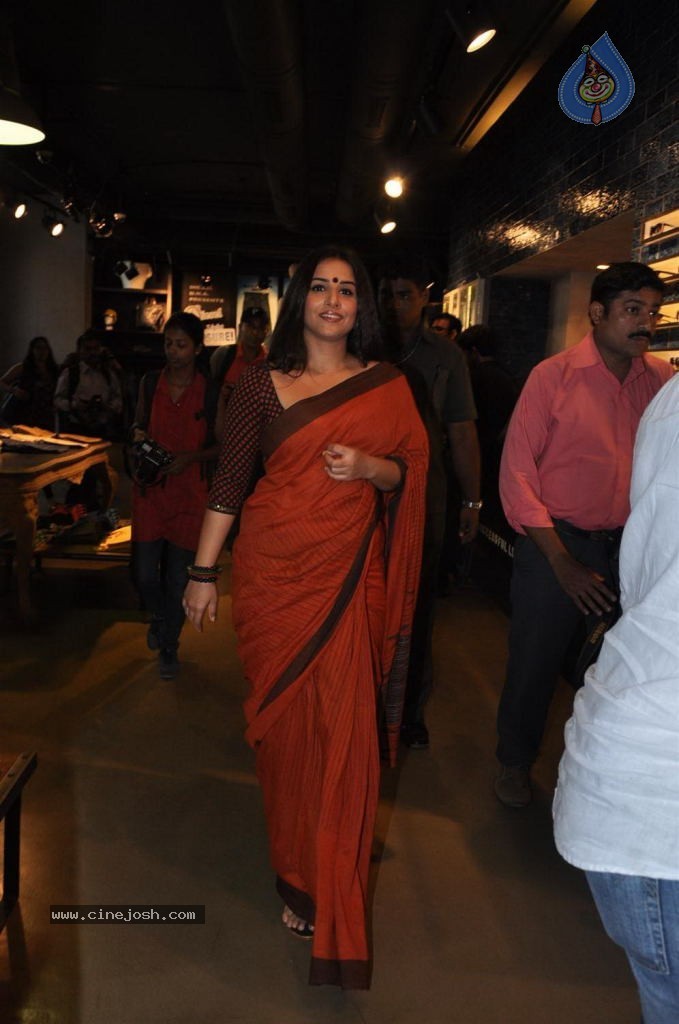 Vidya Balan at Kahaani DVD Launch - 60 / 71 photos
