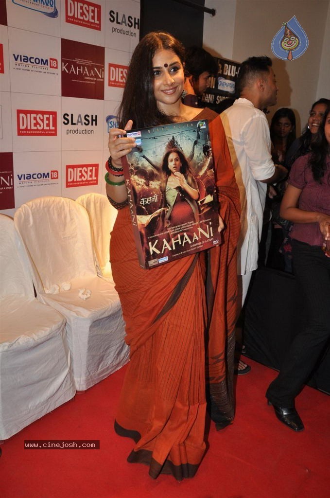 Vidya Balan at Kahaani DVD Launch - 62 / 71 photos