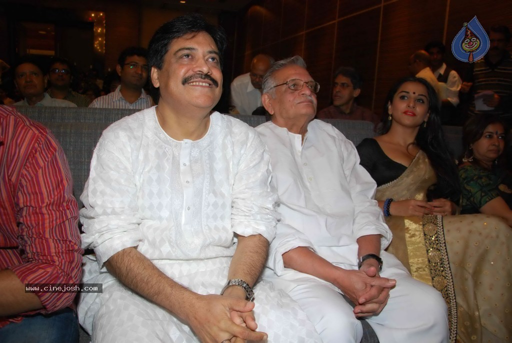 Vidya Balan at Tera Bayaan Ghalib Album Launch - 32 / 48 photos