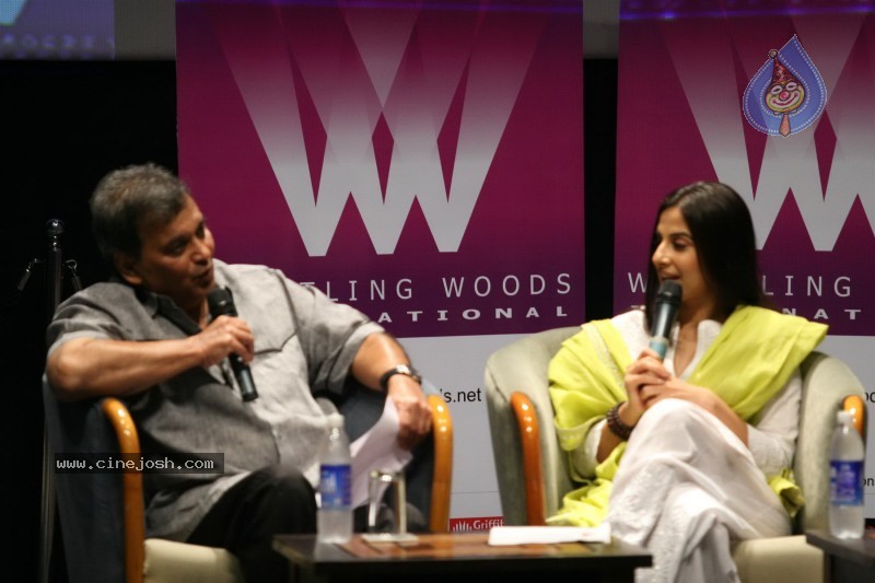 Vidya Balan at Whistling Woods International Class - 15 / 16 photos