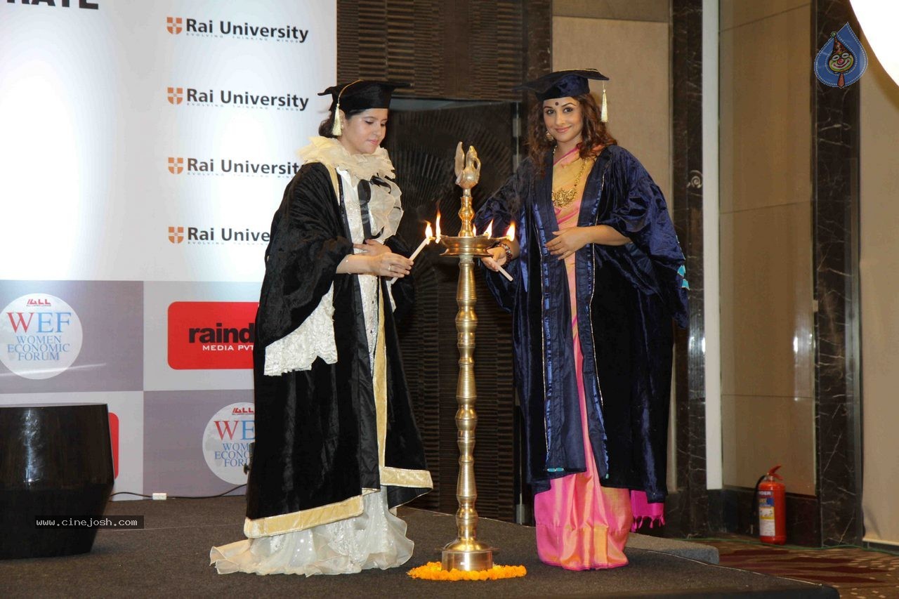 Vidya Balan Honoured With Doctor of Arts Honoris Causa Degree - 2 / 54 photos