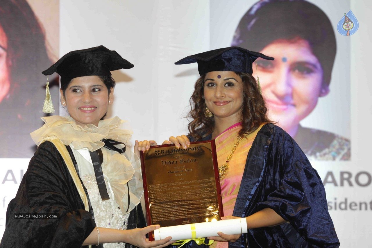 Vidya Balan Honoured With Doctor of Arts Honoris Causa Degree - 3 / 54 photos