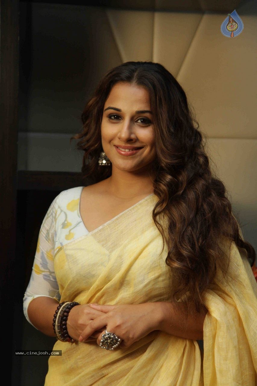 Vidya Balan Honoured With Doctor of Arts Honoris Causa Degree - 5 / 54 photos