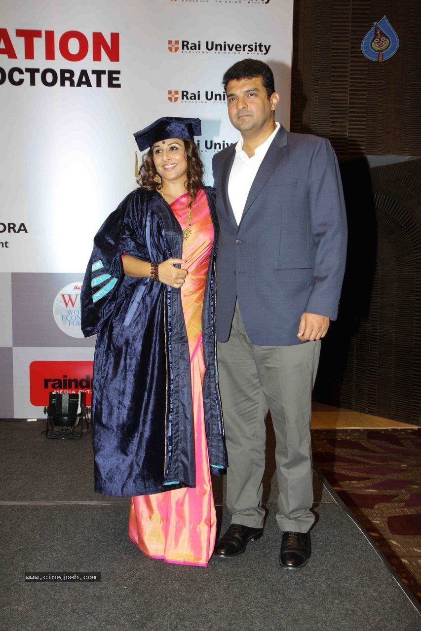 Vidya Balan Honoured With Doctor of Arts Honoris Causa Degree - 10 / 54 photos
