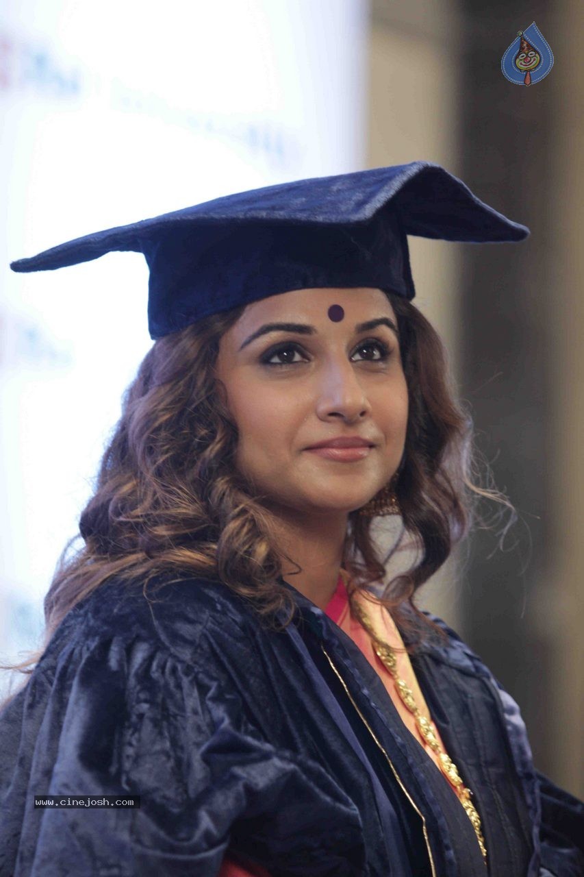 Vidya Balan Honoured With Doctor of Arts Honoris Causa Degree - 14 / 54 photos