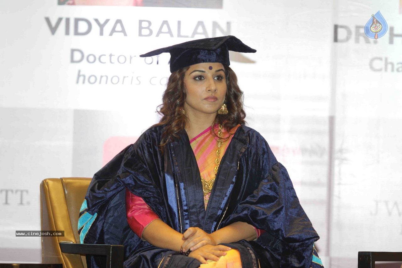 Vidya Balan Honoured With Doctor of Arts Honoris Causa Degree - 16 / 54 photos