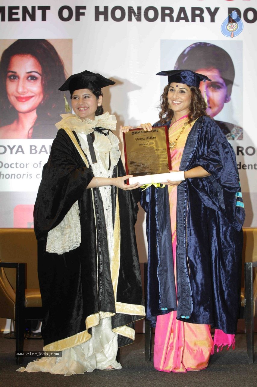 Vidya Balan Honoured With Doctor of Arts Honoris Causa Degree - 17 / 54 photos